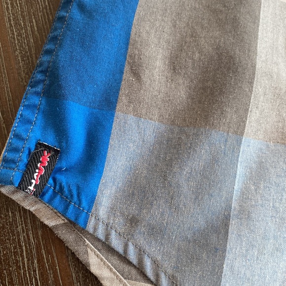 Tony Hawk men’s button down shirt in plaid. - Picture 5 of 8